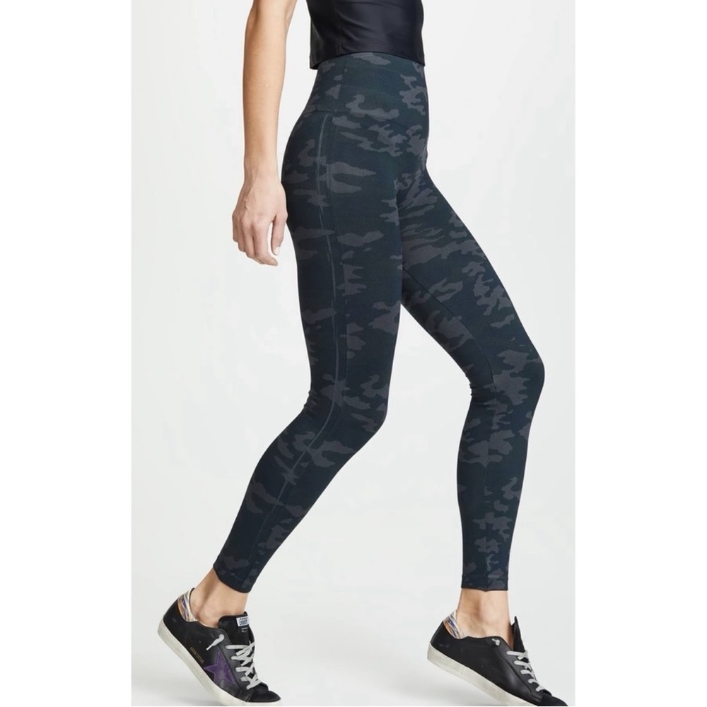 SPANX Women Camo Look At Me Now Seamless Leggings MEDIUM Athleisure Activewear - Picture 2 of 10